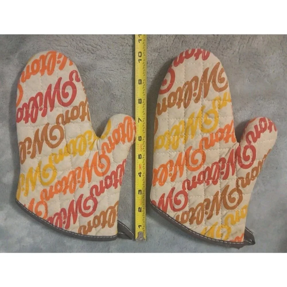 2 Vtg Wilton Oven Mitts Pot‎ Holders Hot Pads Quilted Insulated Logo Retro READ